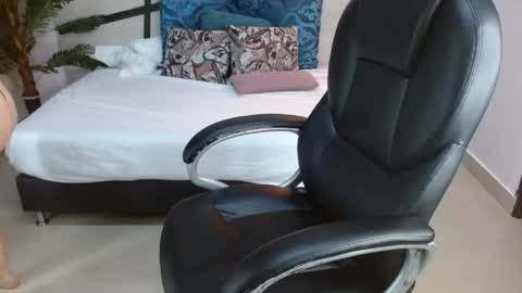 anne_blake online show from May 21, 2026, 2:51 am