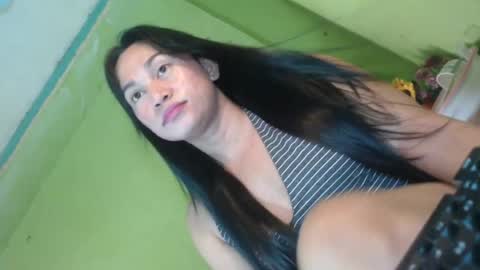 anne_hotaway online show from June 19, 2026, 2:05 am