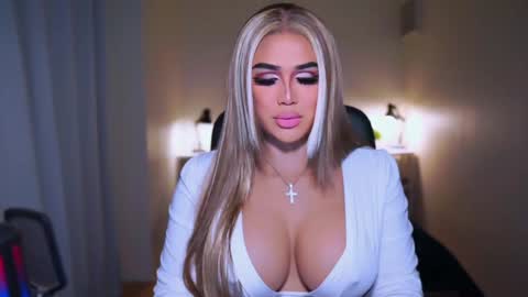 Snapshot of annecalifornia chatting on December 10, 2024, 6:01 am Anne Hart online show from December 10, 2024, 6:01 am