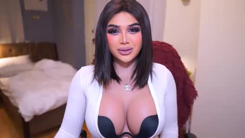 Snapshot of annecalifornia chatting on February 10, 2025, 4:41 am Anne Hart online show from February 10, 2025, 4:41 am