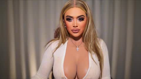 Snapshot of annecalifornia chatting on December 1, 2025, 4:17 am Anne Hart online show from December 1, 2025, 4:17 am