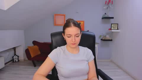 annewilsonn online show from April 22, 2026, 11:01 am