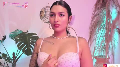 Angel online show from October 12, 2025, 3:33 pm