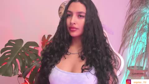 Snapshot of anngel_1 chatting on December 17, 2025, 5:19 pm Angel online show from December 17, 2025, 5:19 pm