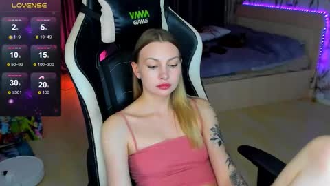 Annie online show from November 8, 2025, 8:07 pm