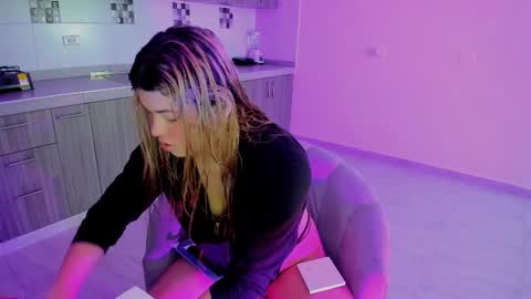 annie online show from March 8, 2025, 7:38 am