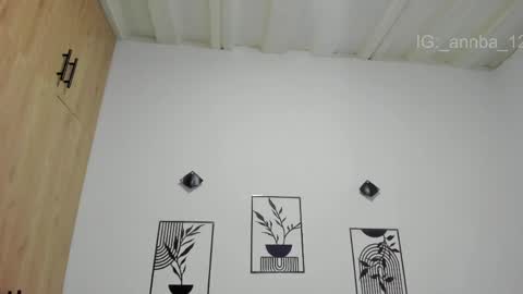 annie_barozzi online show from April 28, 2026, 12:10 pm