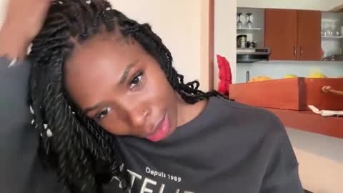 Independent model online show from February 3, 2025, 8:24 pm