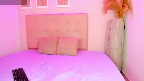 Snapshot of annie_dolce_ chatting on June 10, 2026, 12:26 pm annie_dolce_ online show from June 10, 2026, 12:26 pm
