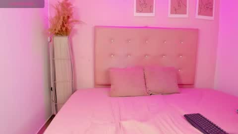 Snapshot of annie_dolce_ chatting on July 8, 2026, 2:10 pm annie_dolce_ online show from July 8, 2026, 2:10 pm