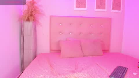 Snapshot of annie_dolce_ chatting on July 11, 2026, 1:47 pm annie_dolce_ online show from July 11, 2026, 1:47 pm