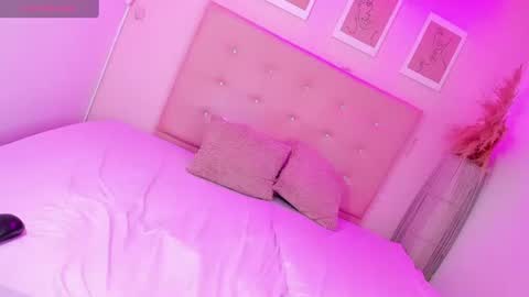 Snapshot of annie_dolce_ chatting on July 15, 2026, 2:00 pm annie_dolce_ online show from July 15, 2026, 2:00 pm
