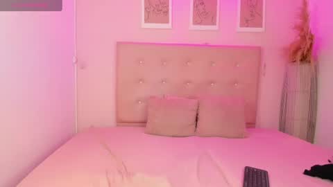 Snapshot of annie_dolce_ chatting on July 16, 2026, 12:44 pm annie_dolce_ online show from July 16, 2026, 12:44 pm