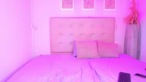 Snapshot of annie_dolce_ chatting on July 21, 2026, 1:35 pm annie_dolce_ online show from July 21, 2026, 1:35 pm