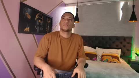 Annie lii online show from November 30, 2025, 1:04 pm