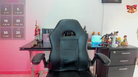 annie_loff online show from December 28, 2024, 2:53 pm