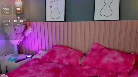   online show from September 15, 2025, 12:16 pm