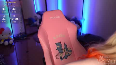 Annie May   online show from November 2, 2025, 1:13 pm