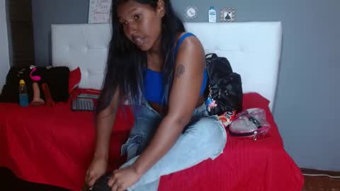 annie_scott_ online show from February 18, 2025, 1:21 am