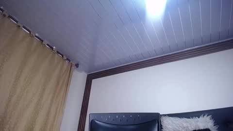 annie_scott_ online show from September 22, 2025, 9:17 pm