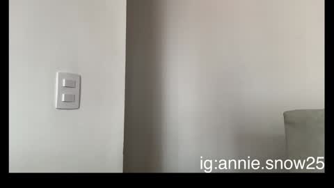 JEANNE no olvides seguirme dont forget follow me  uu online show from February 5, 2025, 7:53 pm