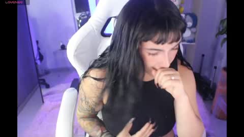 Snapshot of annie_snow_ chatting on June 7, 2026, 11:30 pm JEANNE no olvides seguirme dont forget follow me uu online show from June 7, 2026, 11:30 pm