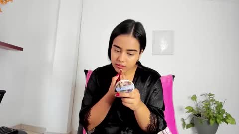 Annie online show from October 1, 2025, 2:01 pm