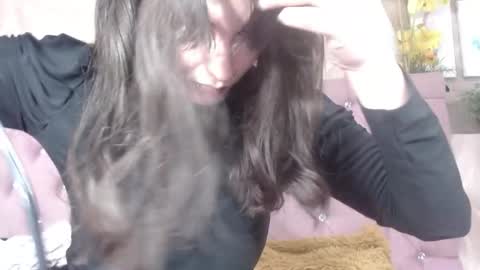 Annie online show from October 11, 2025, 4:16 pm