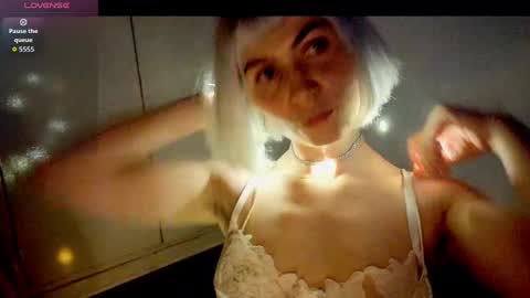 annietinky online show from October 24, 2025, 4:20 am