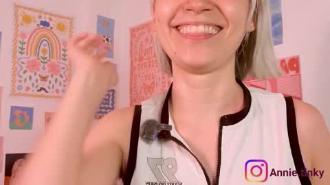 annietinky online show from March 4, 2026, 2:50 am