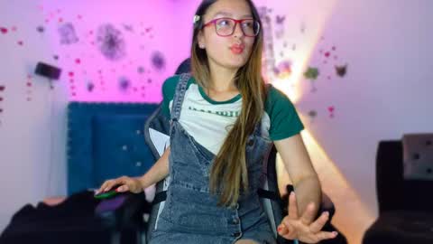 Snapshot of anniexmichael chatting on May 7, 2026, 2:39 am Annie Michael online show from May 7, 2026, 2:39 am