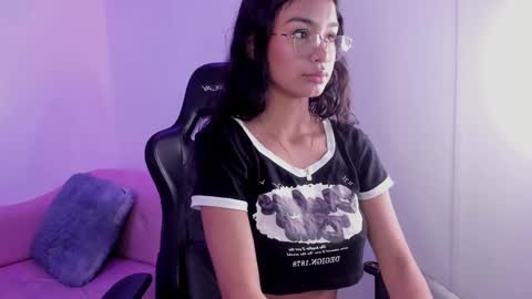 Annie Evans  online show from January 28, 2025, 1:49 pm