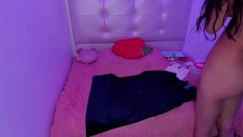 Annie Evans  online show from February 4, 2025, 8:06 pm