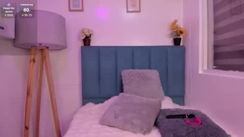 Annie Evans  online show from December 3, 2025, 4:16 pm