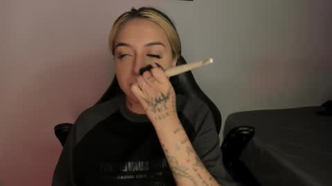 Annika online show from November 30, 2025, 3:21 am