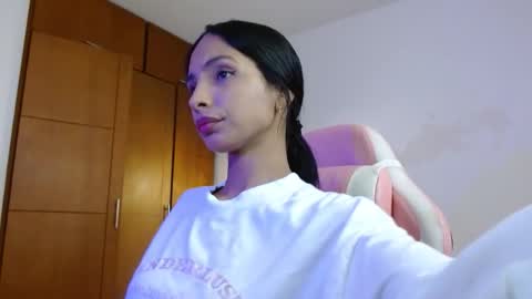 AnnaS online show from November 22, 2025, 4:55 am