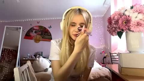 Hello my name is Kate online show from May 1, 2026, 7:35 am