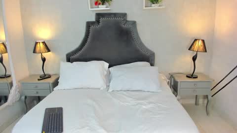 Anntonia Woods  online show from December 26, 2024, 1:54 pm