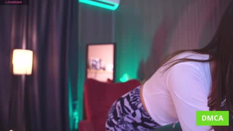 Annuetta online show from November 27, 2025, 3:25 pm