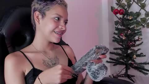 Snapshot of anny_kiitty_ chatting on December 16, 2025, 3:33 am Anny online show from December 16, 2025, 3:33 am