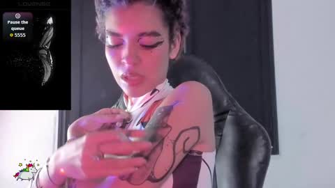 Snapshot of anny_kiitty_ chatting on February 4, 2026, 9:53 pm Anny online show from February 4, 2026, 9:53 pm