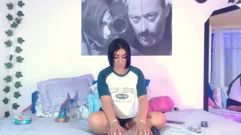 Snapshot of annyevans_ chatting on June 21, 2026, 12:35 am online show from June 21, 2026, 12:35 am