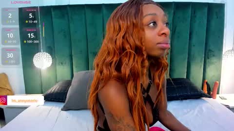 Anny online show from October 25, 2025, 12:34 pm