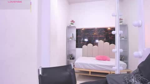 Anny online show from October 24, 2025, 7:54 pm