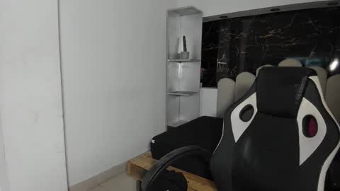 Anny online show from January 13, 2026, 8:36 pm