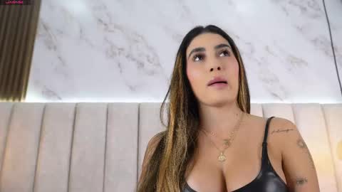 ANNYY  online show from November 10, 2025, 6:01 am