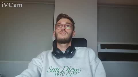 anonymousstoner58 online show from April 1, 2026, 2:01 am