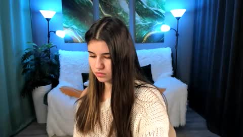 Anora online show from September 29, 2025, 7:19 pm