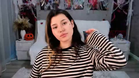 Anora online show from November 7, 2025, 1:22 pm