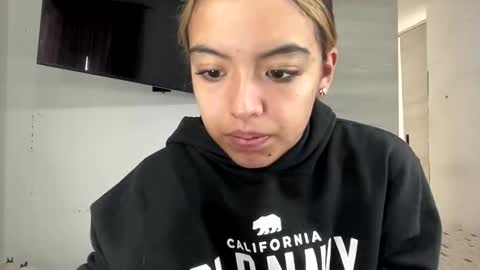 anotella_aa online show from April 15, 2026, 7:58 pm